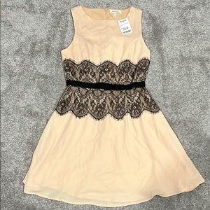 NWT; Size S Monteau peach dress w/black lace